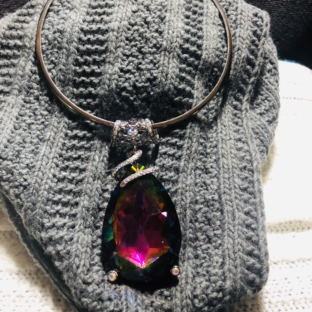 IRIDESCENT GLASS TEAR DROP PENDANT CHOKER